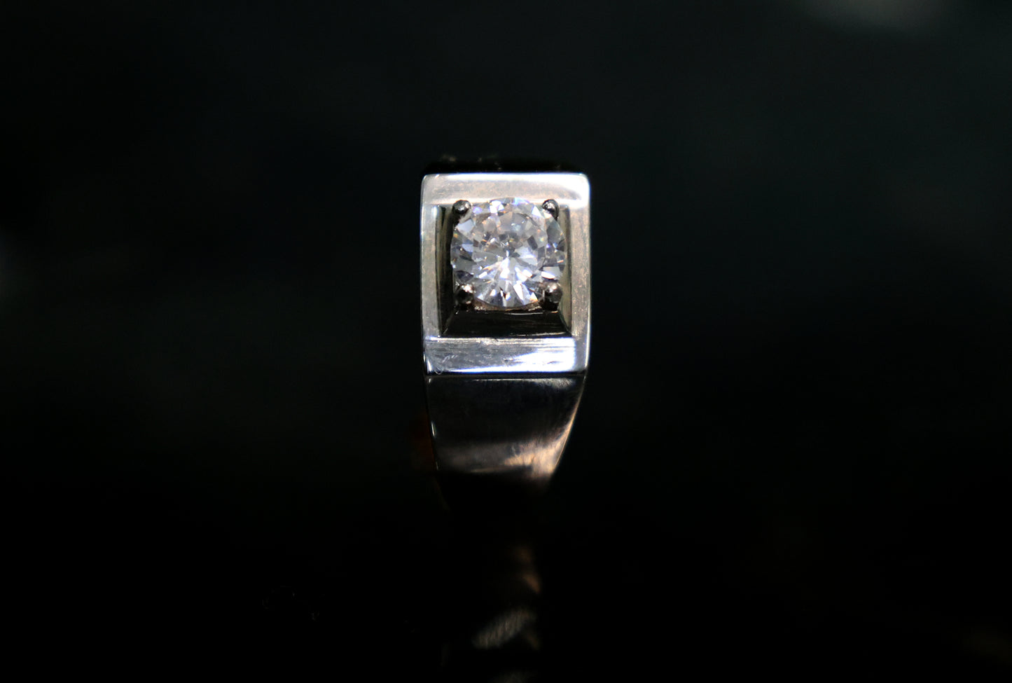 Square solitary style ring