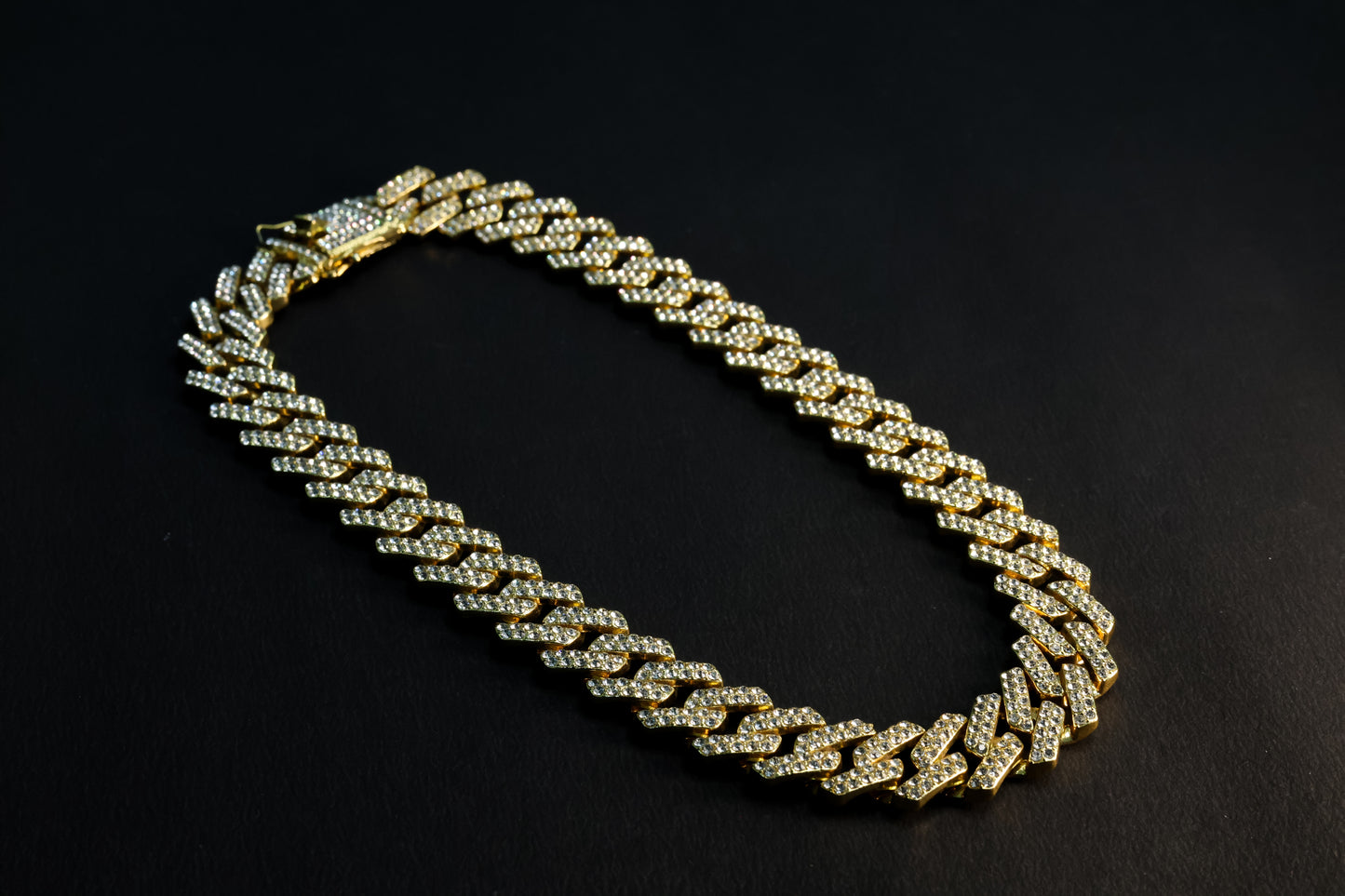 Studded heavy block chain