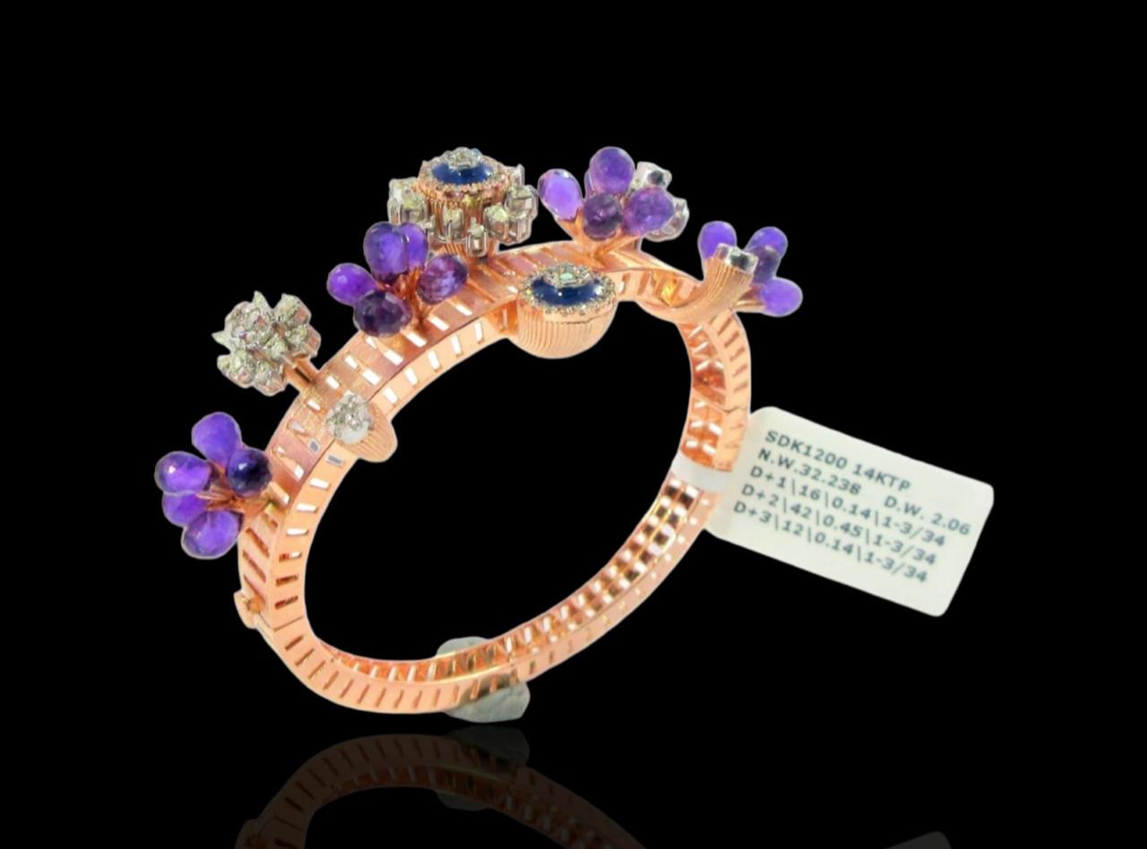 A sophisticated 14kt gold bracelet featuring a dazzling tanzanite with sparkling diamonds