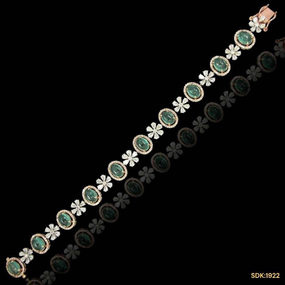 Classic 14kt gold braclete with beautiful emeralds, enchanted by dazzling fancy shape diamonds.