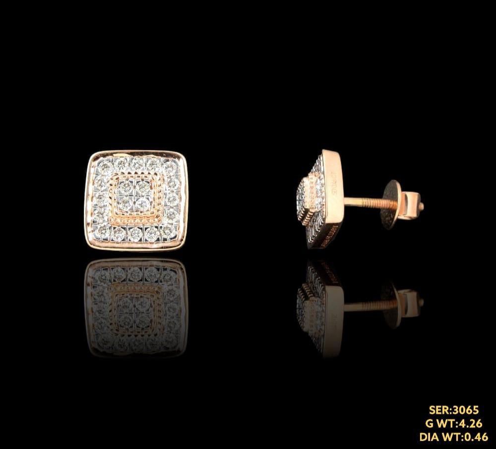 Classic  14kt gold earing studded with natural diamonds