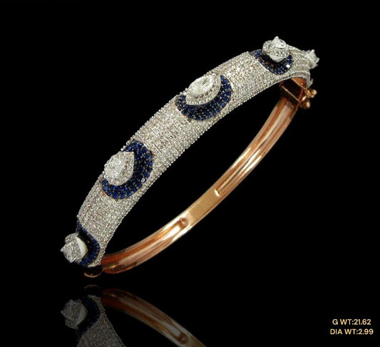 Elegant fancy diamond braclet in 14kt gold